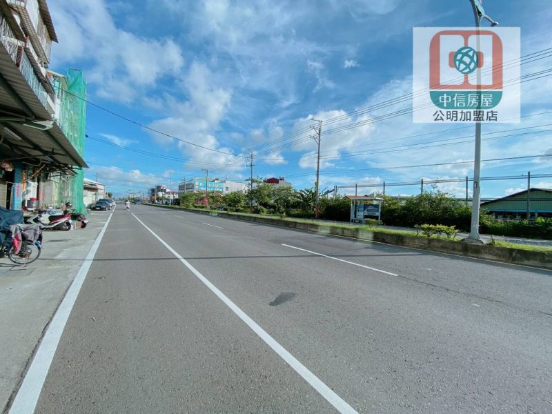 嘉義縣新港省道透天住店  全新整理大馬路上