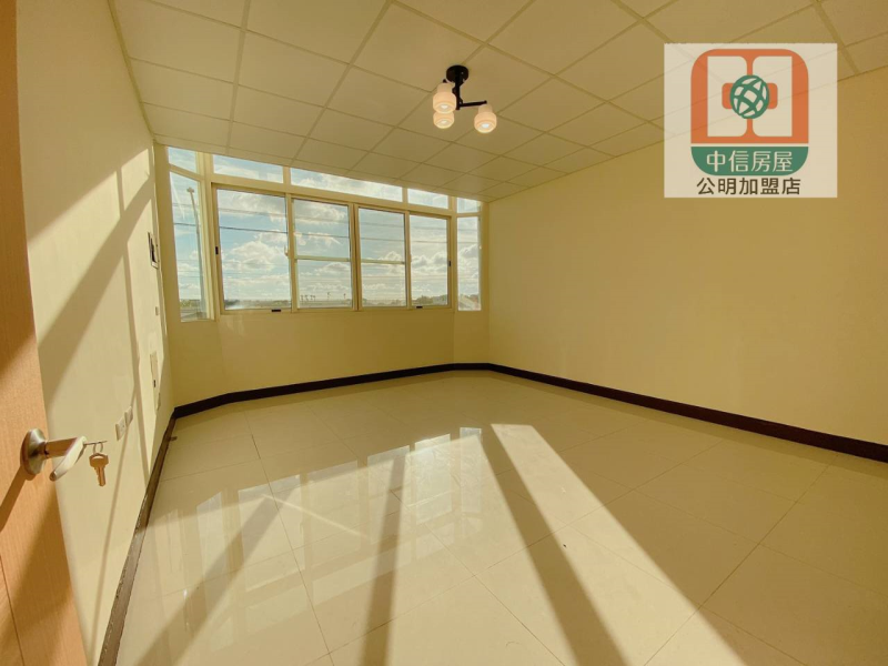 嘉義縣新港省道透天住店  全新整理大馬路上