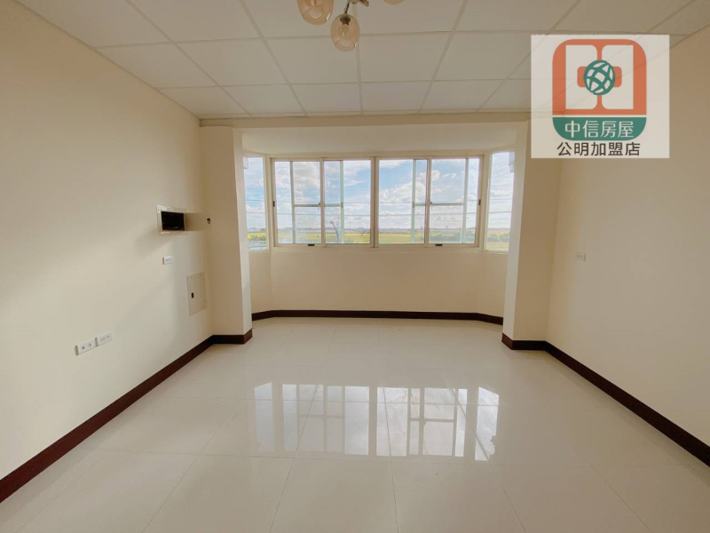 嘉義縣新港省道透天住店  全新整理大馬路上