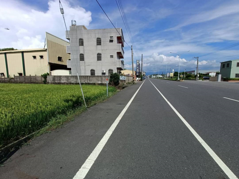 嘉義縣水上大馬路旁美農地  有水電雙面路地形方正