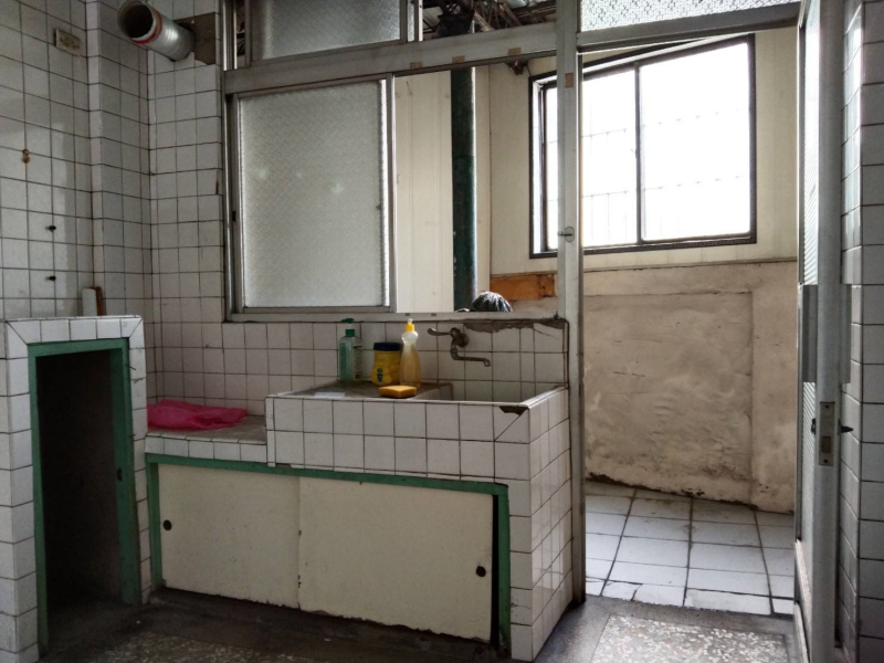 嘉義市和平路巷內雙透天   門前可停車東市場精華區