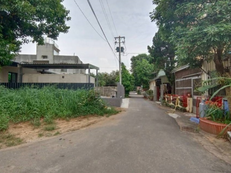 嘉義市林森東路都計內農地400坪  適倉庫渡假休閒小木屋