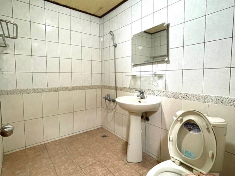 嘉義市東區彌陀路透天金店面 學區商圈大馬路邊