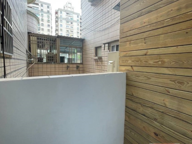 嘉義市東區蘭潭DC套房A1 全新衛浴全新卡扣地板