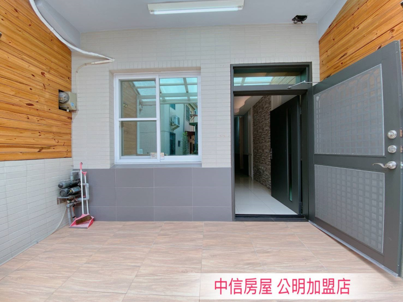 嘉義縣中埔全新整理俗透天  可租車位很便宜