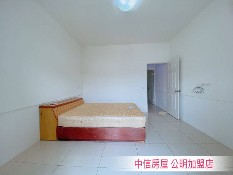 嘉義縣中埔全新整理俗透天  可租車位很便宜