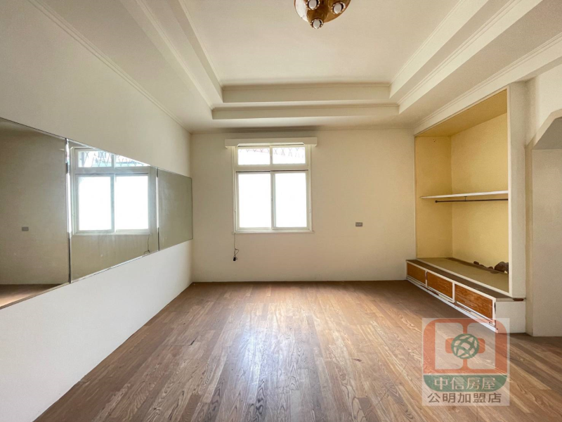 南投縣水里市區透天店住 大面寬大地坪正路邊