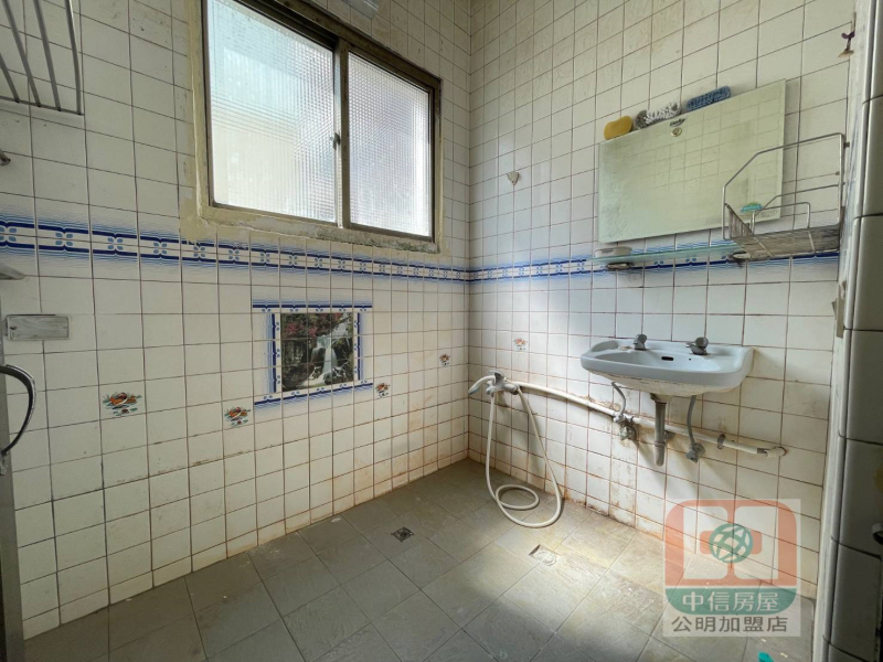 南投縣水里市區透天店住 大面寬大地坪正路邊