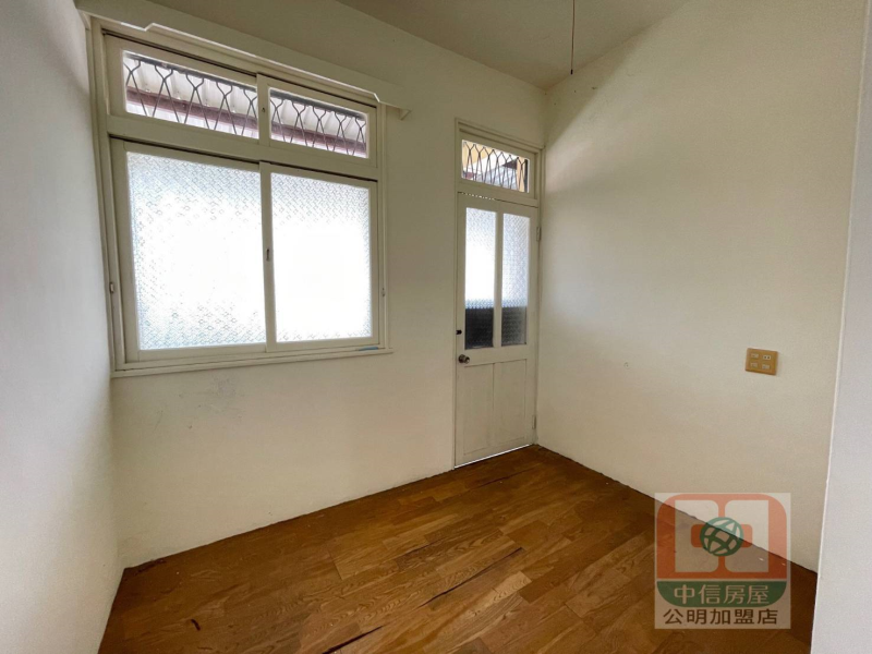 南投縣水里市區透天店住 大面寬大地坪正路邊