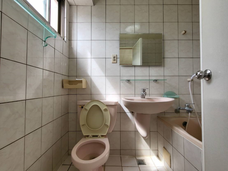 嘉義市西區僑平國小旁3房住家 採光地點佳附近好停車