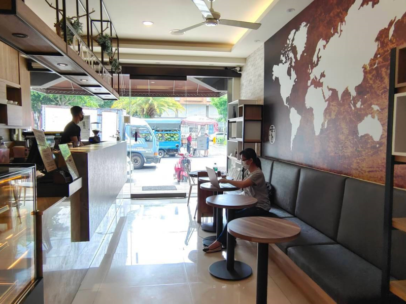 嘉義縣大林運動公園收租透天店面 地點漂亮屋齡新穎