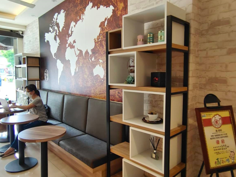 嘉義縣大林運動公園收租透天店面 地點漂亮屋齡新穎