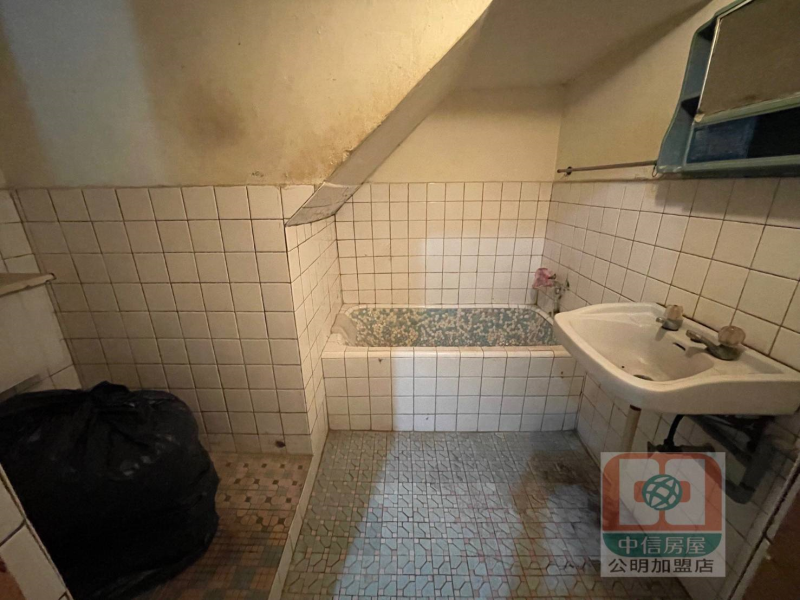 嘉義市興嘉公園透天 近學區商圈只要公寓價