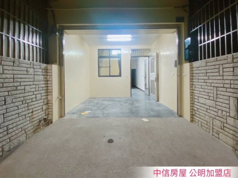 嘉義市玉山路(*)郵政總局透天店住(*)   可當公司行號租售皆可