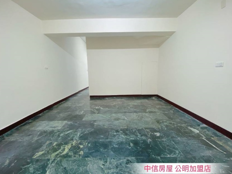 嘉義市玉山路(*)郵政總局透天店住(*)   可當公司行號租售皆可