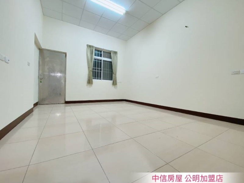 嘉義市玉山路(*)郵政總局透天店住(*)   可當公司行號租售皆可