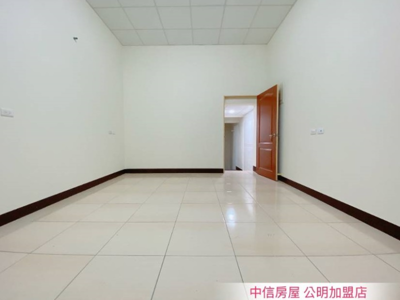 嘉義市玉山路(*)郵政總局透天店住(*)   可當公司行號租售皆可