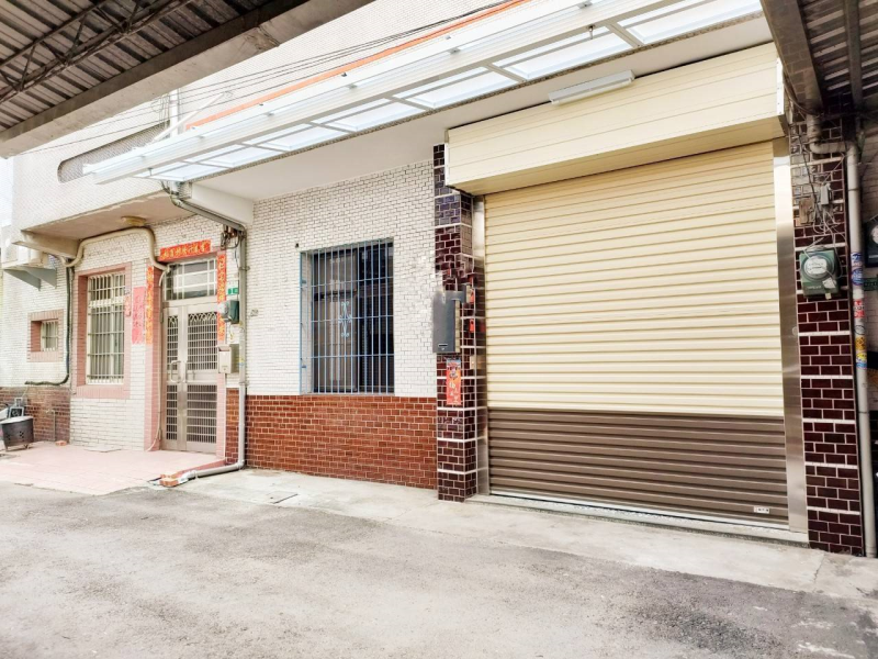 嘉義大學民雄校區「雙孝親房透天」😁   全新整理大面寬好停車