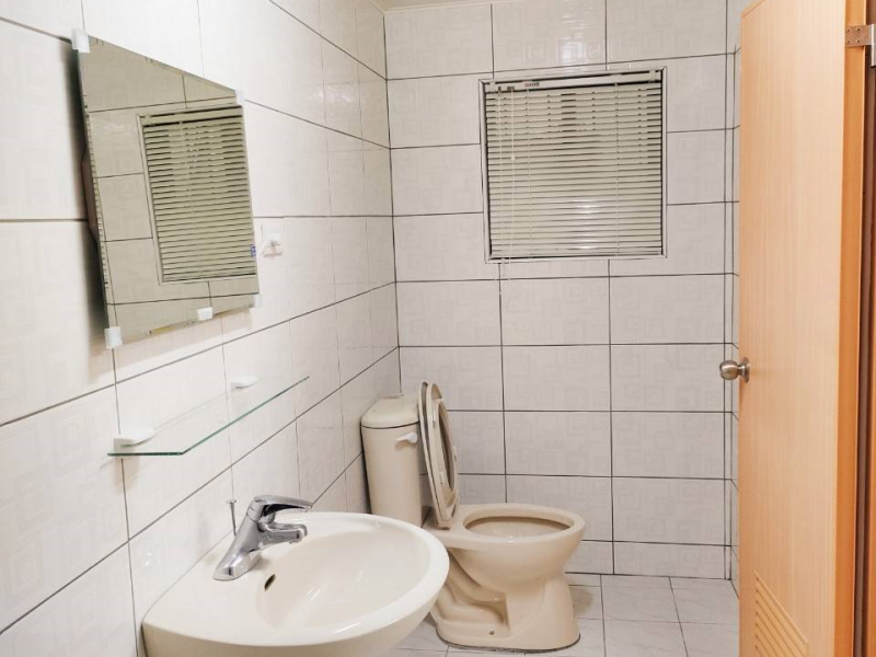 嘉義大學民雄校區「雙孝親房透天」😁   全新整理大面寬好停車