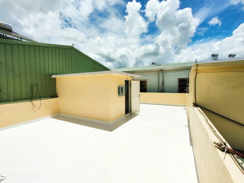 嘉義大學民雄校區「雙孝親房透天」😁   全新整理大面寬好停車