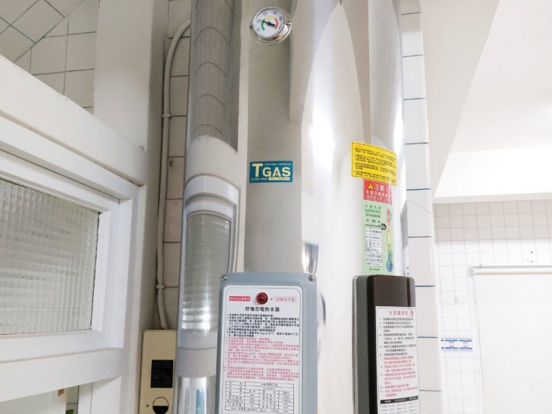 嘉義大學民雄校區「雙孝親房透天」😁   全新整理大面寬好停車