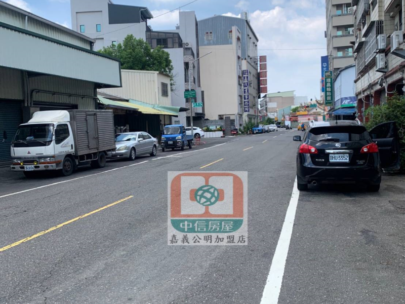嘉義市西區🏠友孝路邊間透天店面  好停車近後火車站