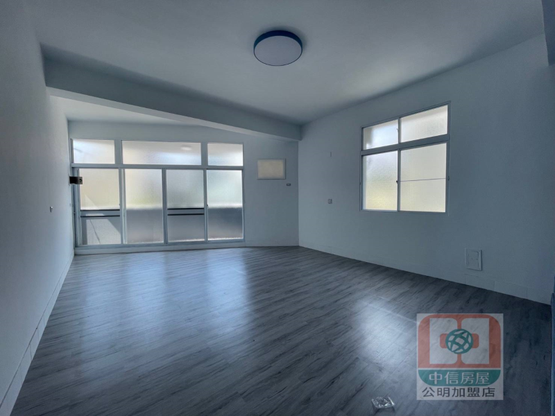 嘉義市西區🏠友孝路邊間透天店面  好停車近後火車站