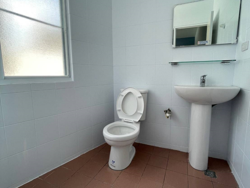 嘉義市西區🏠友孝路邊間透天店面  好停車近後火車站