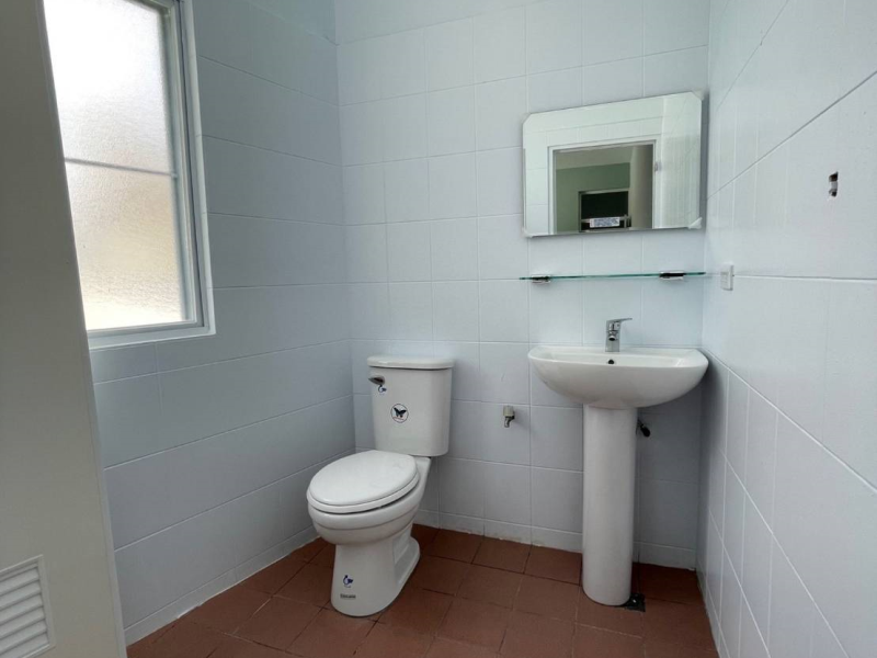 嘉義市西區🏠友孝路邊間透天店面  好停車近後火車站