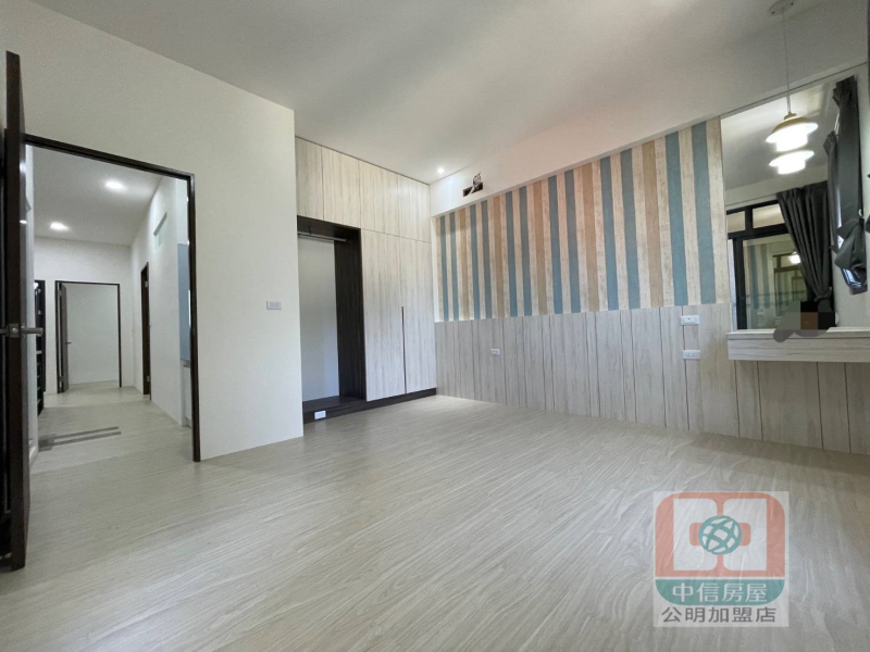 嘉義市東區義教街雙車庫別墅  大地坪大面寬有孝親房