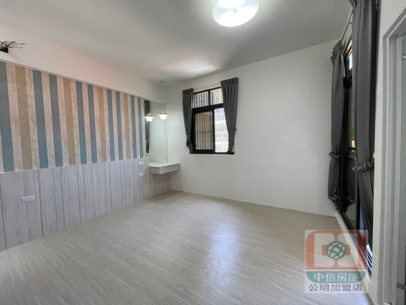 嘉義市東區義教街雙車庫別墅  大地坪大面寬有孝親房