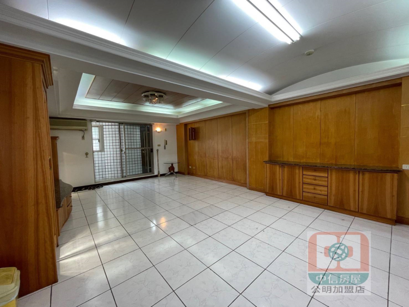 嘉義市南興公園 2房華廈+平面車位  一層2戶住戶單純