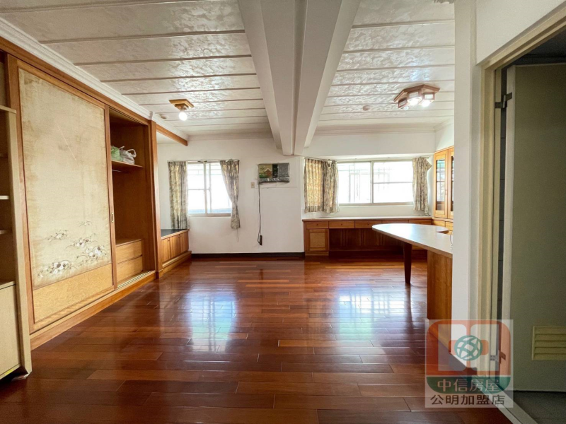 嘉義市南興公園 2房華廈+平面車位  一層2戶住戶單純