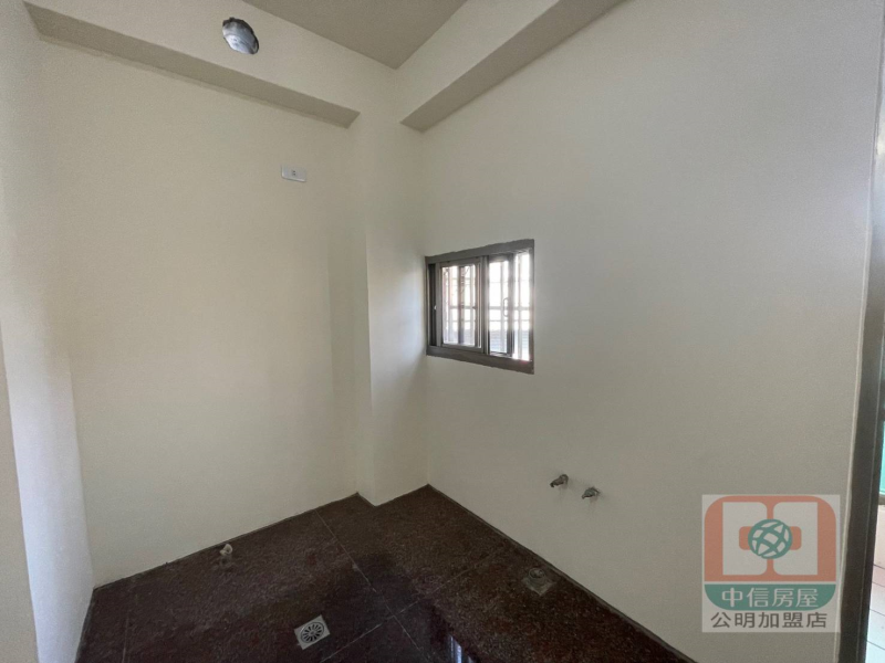 嘉義縣水上崎子頭透天店住  邊間三角窗採光極佳