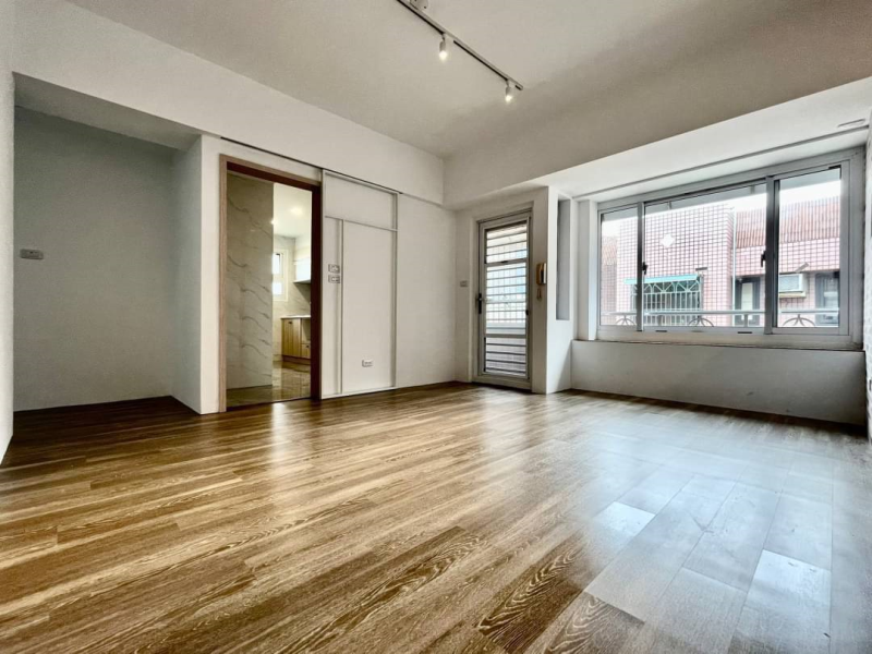 嘉義市西區友愛商圈3房有車位 一層2戶住戶單純