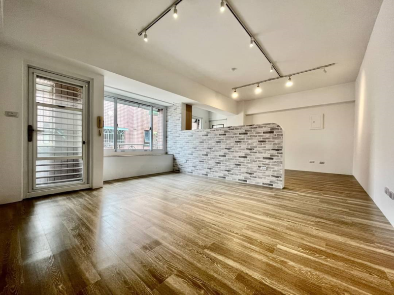 嘉義市西區友愛商圈3房有車位 一層2戶住戶單純