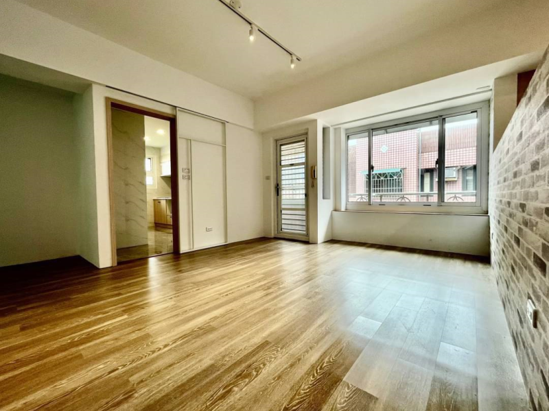 嘉義市西區友愛商圈3房有車位 一層2戶住戶單純