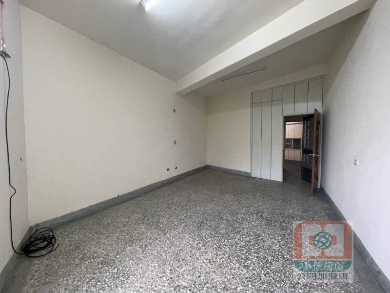 嘉義市東區信興街便宜透天  地點佳公寓價買透天厝