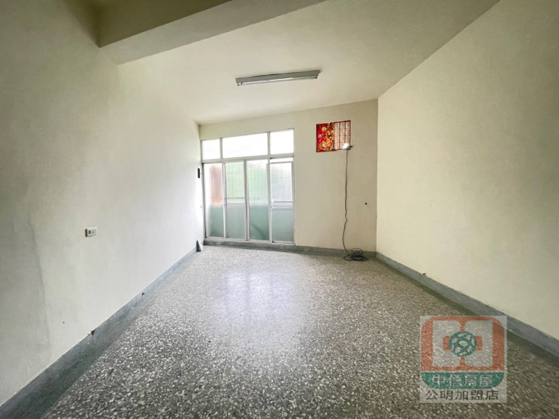 嘉義市東區信興街便宜透天  地點佳公寓價買透天厝