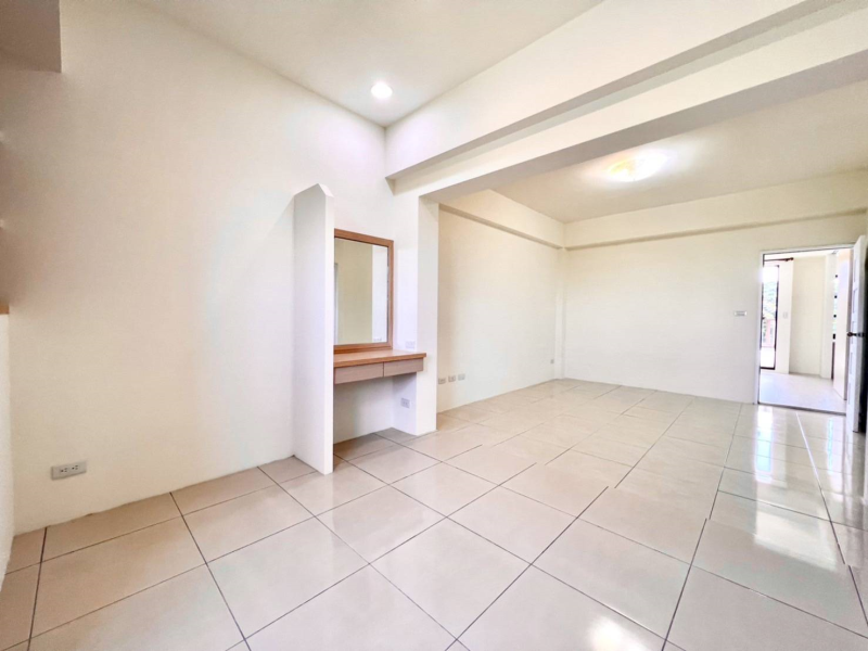 嘉義市東區東義路大地坪別墅  大馬路邊採光通風佳