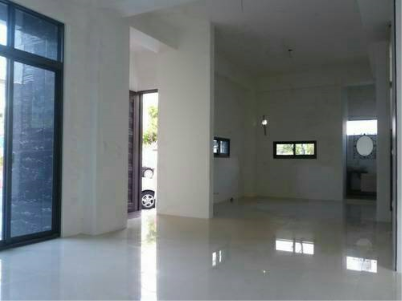 嘉義市東區義教東路全新透天大店面 有6人坐電梯