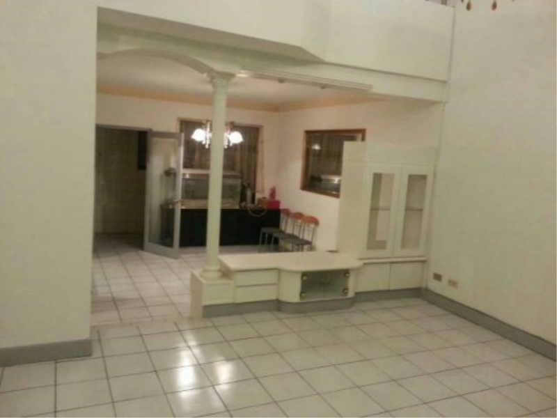 嘉義市東區南興公園旁別墅 大面寬有孝親房有車位